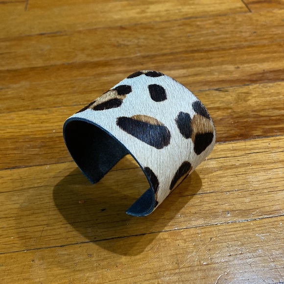 Cheetah rawhide cuff - Picture 5 of 5